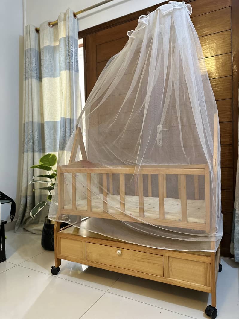 Cradling swing Cot 2