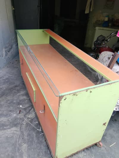 Counter Showcase With Doors