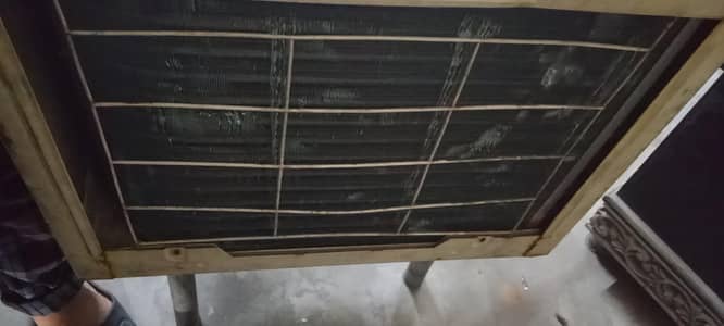ac working conditions ma ha cooling achi ha . service b karwaya tha