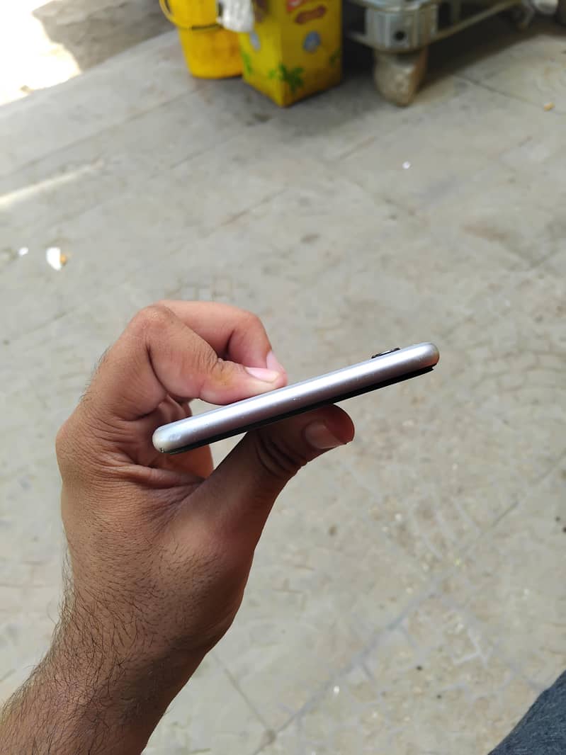 Apple iPhone 6 Plus 4