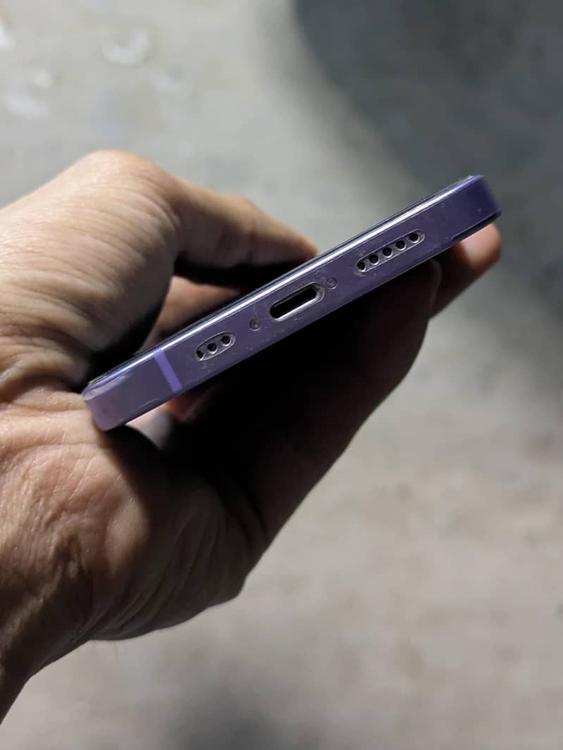 Apple iPhone 12 4