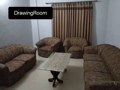 GULSHAN BLOCK 3 WELL MAITAIN APARTMENT IN WELL MAINTAIN BUILDING