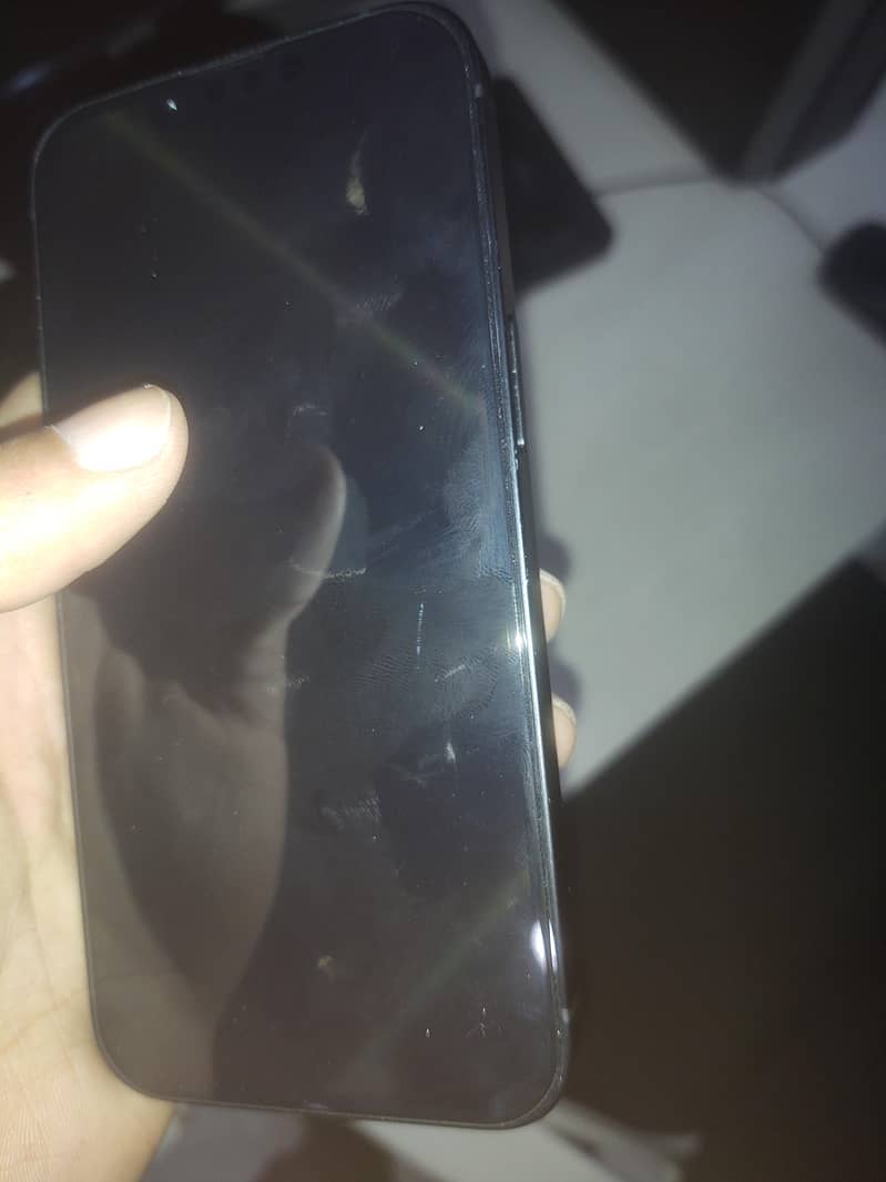 Apple iPhone 16e 0