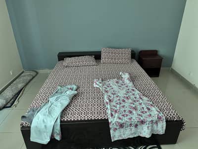 Wodden Queen size bed