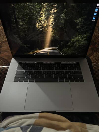 Macbook pro 2016 (15 inch)