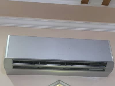 Gree 1.5 Ton Inverter AC Unit Excellent Cooling PH NO (03016008148)
