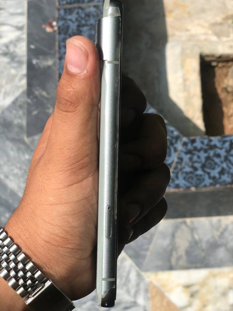 Google Pixel 8 4