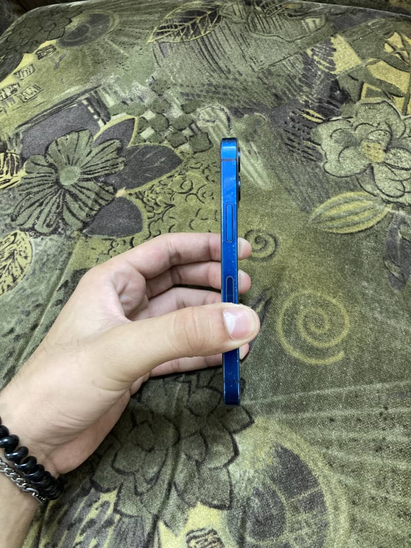 Apple iPhone 12 mini 3