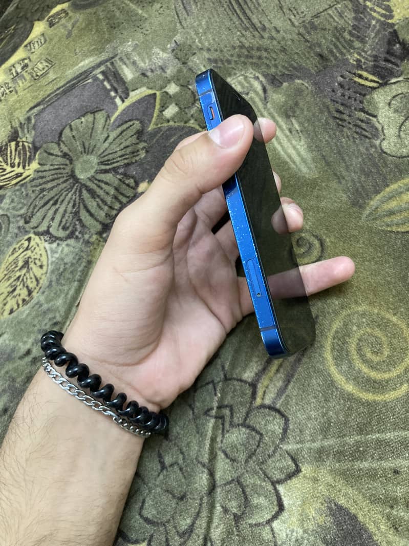Apple iPhone 12 mini 4