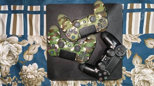 PS4 Slim 1TB Jailbreak with 3 Controllers