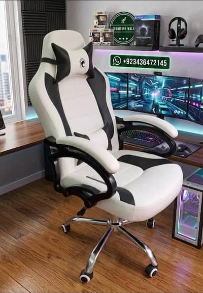 GAMING STUDIO CHAIR / REVOLVING CHAIR