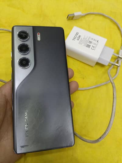 Tecno camon 40 pro