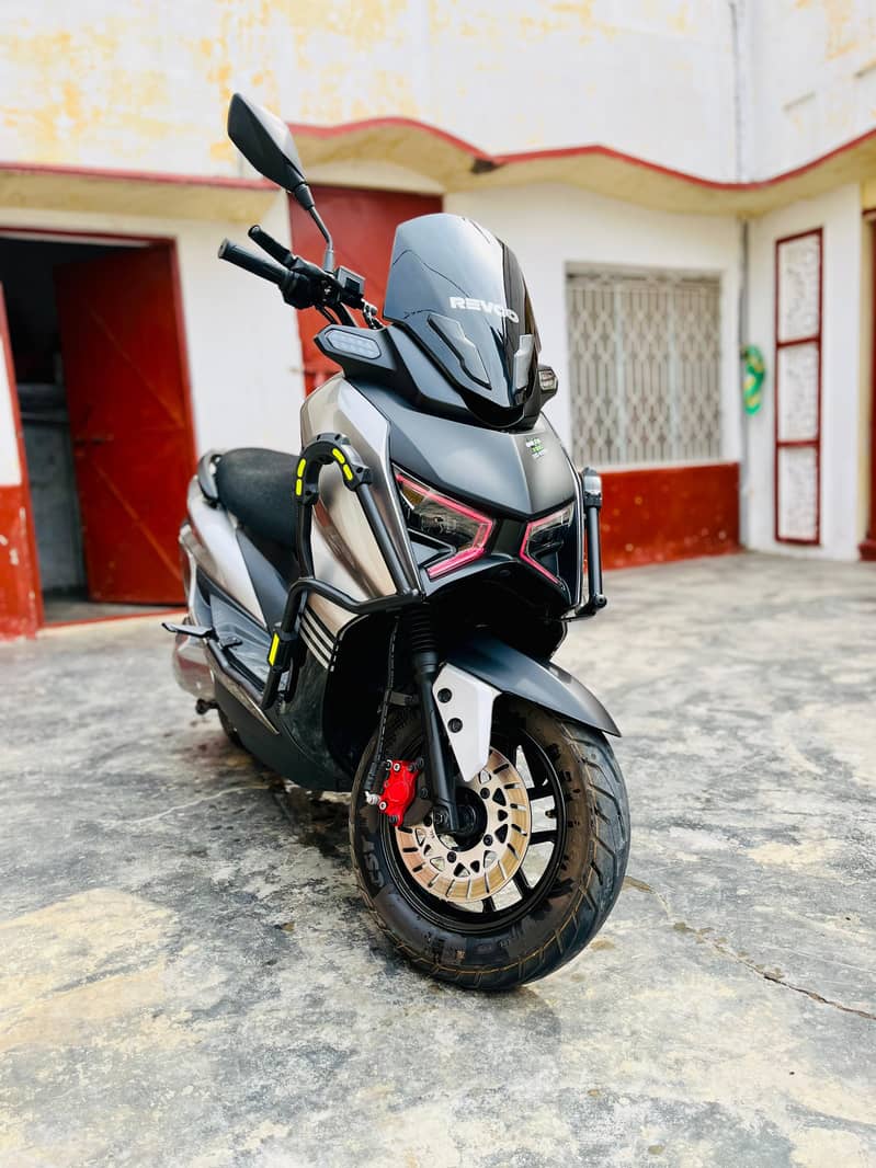 Revoo E52 0