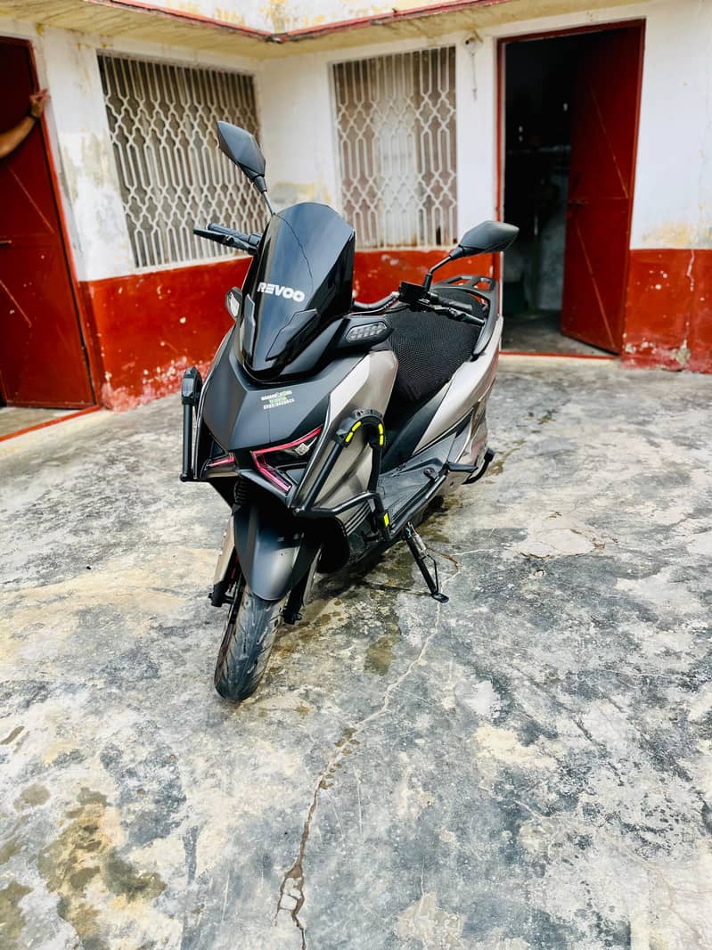 Revoo E52 1