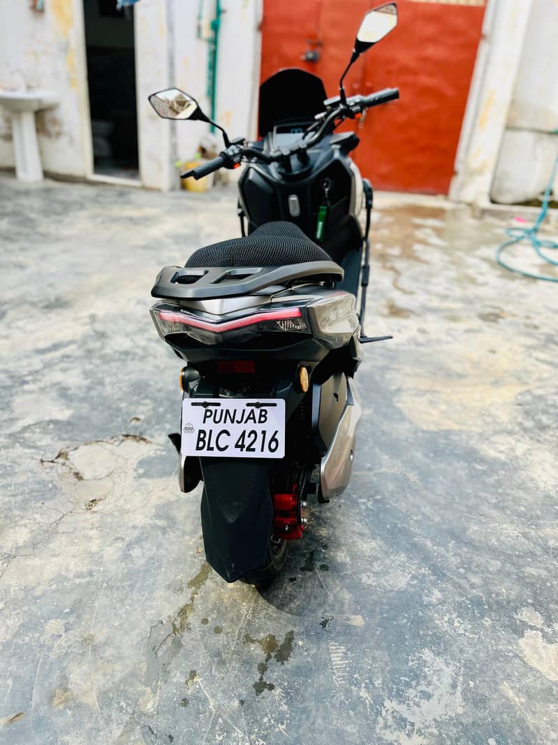Revoo E52 2