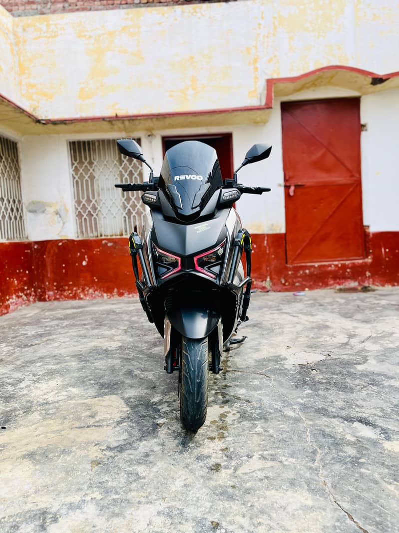 Revoo E52 3