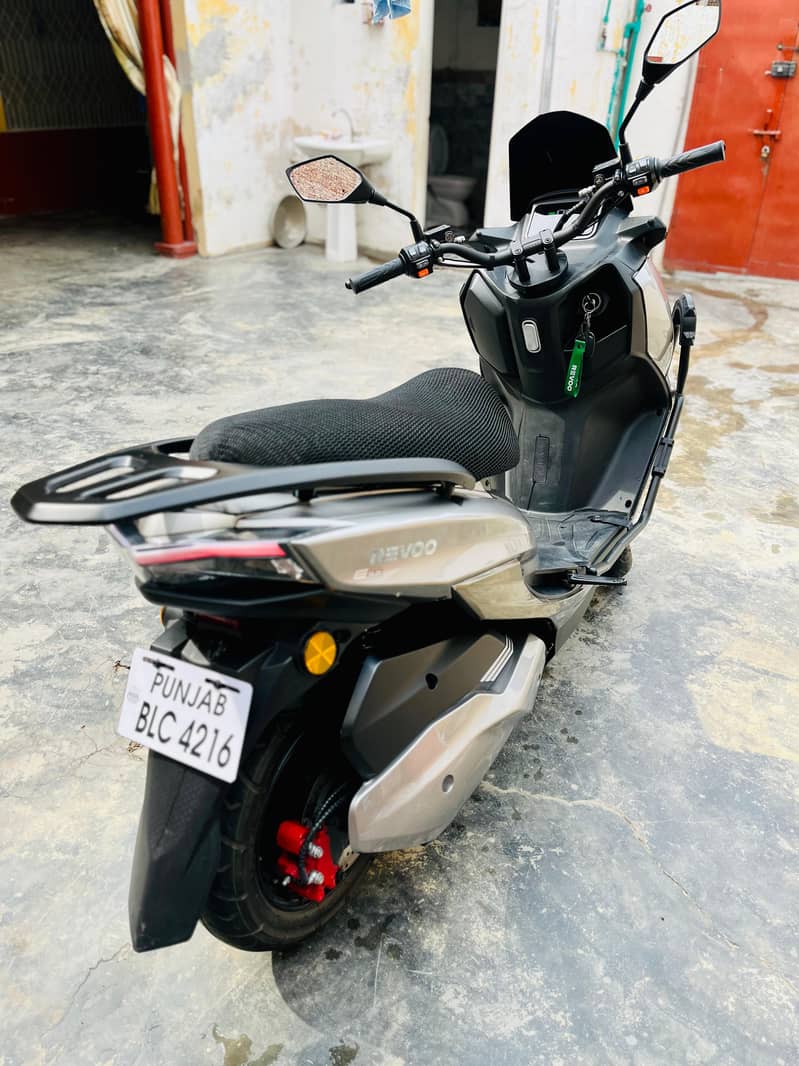 Revoo E52 4