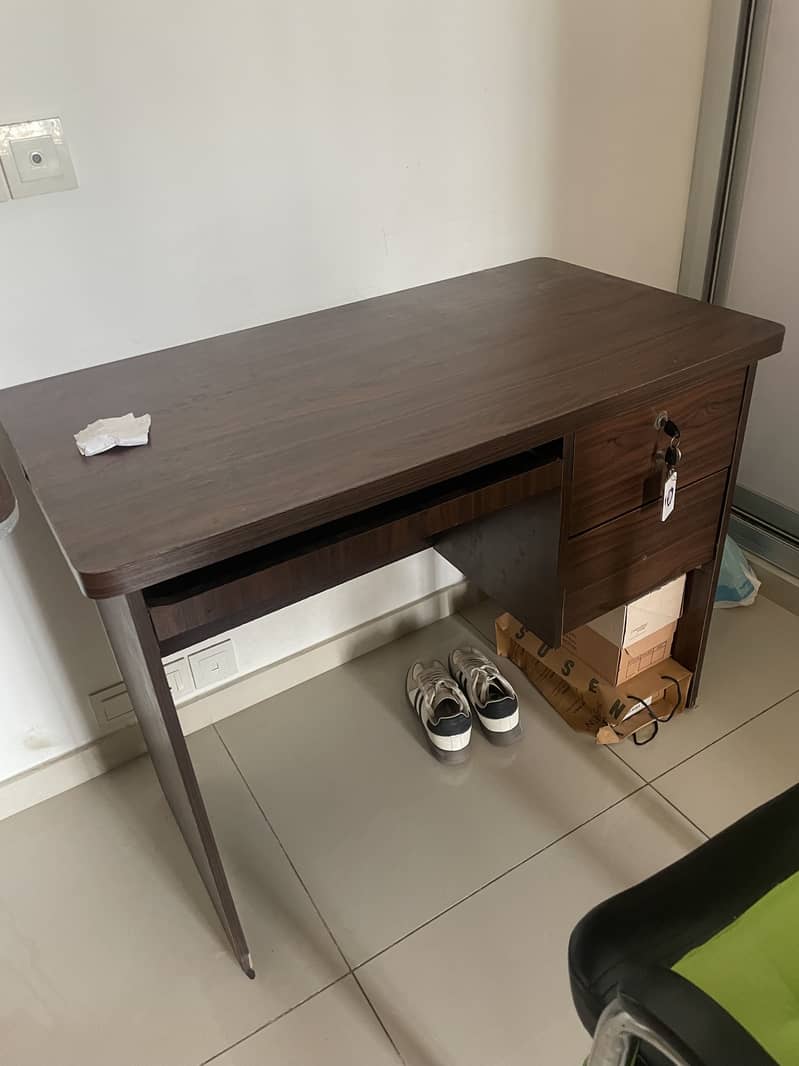 STUDY TABLE 0