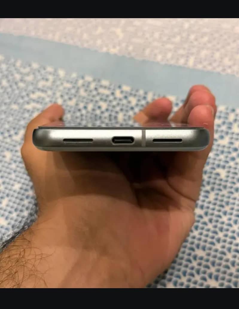Google Pixel 8 4