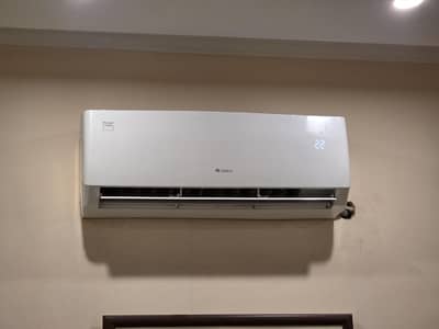 Gree 1 ton inverter AC (White)