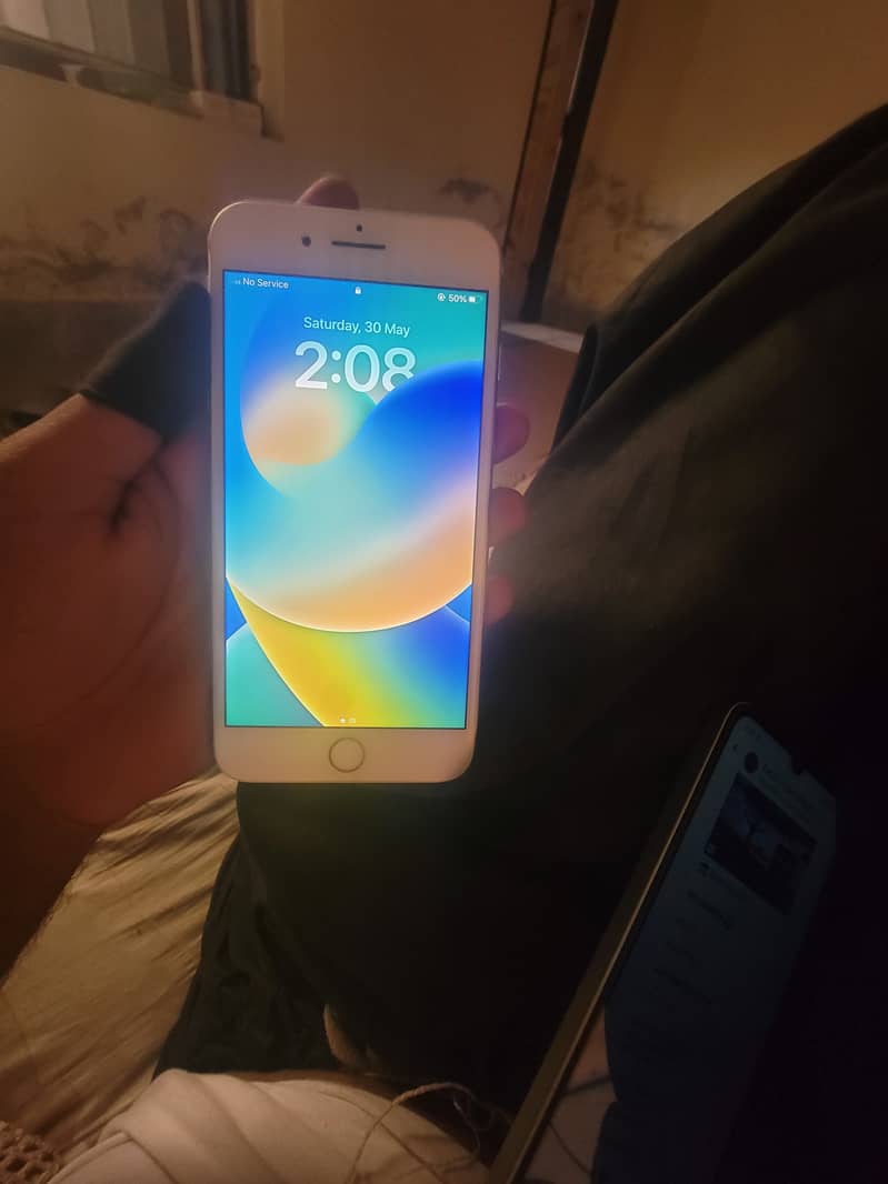 Apple iPhone 8 Plus 1