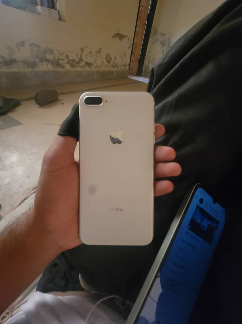 Apple iPhone 8 Plus 2