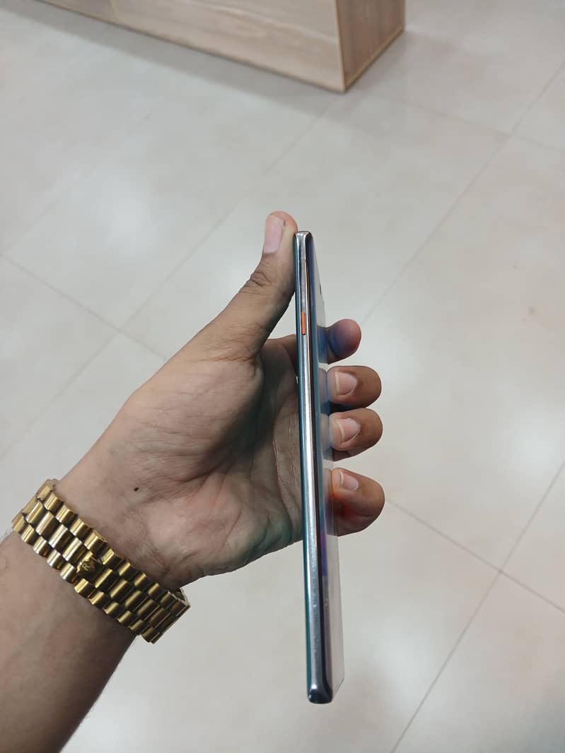 Tecno CAMON 40 Pro 1