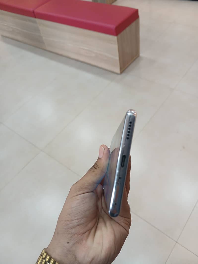 Tecno CAMON 40 Pro 4