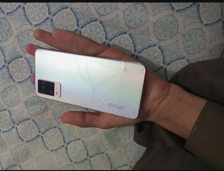 Vivo V21 3