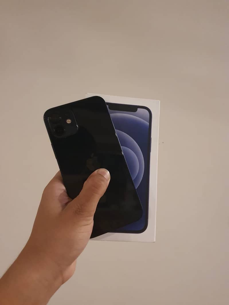 Apple iPhone 12 4