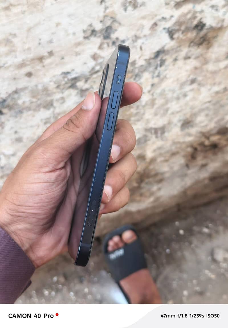 Apple iPhone 12 3