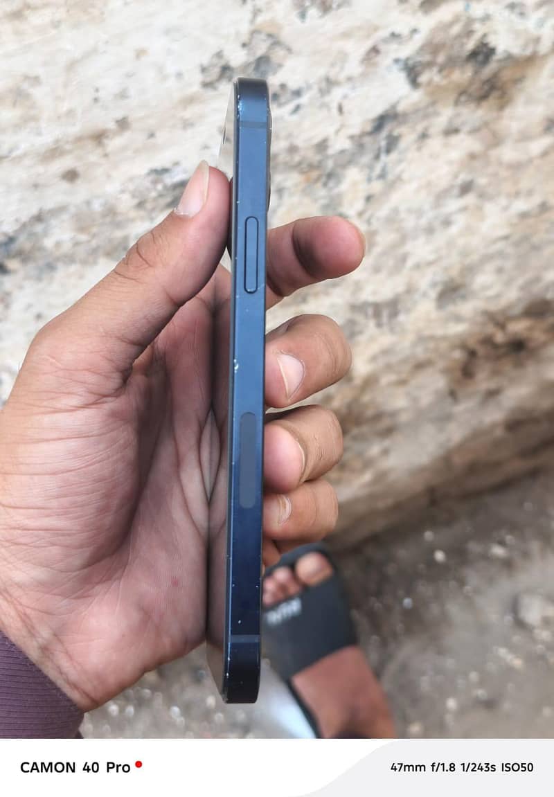 Apple iPhone 12 4