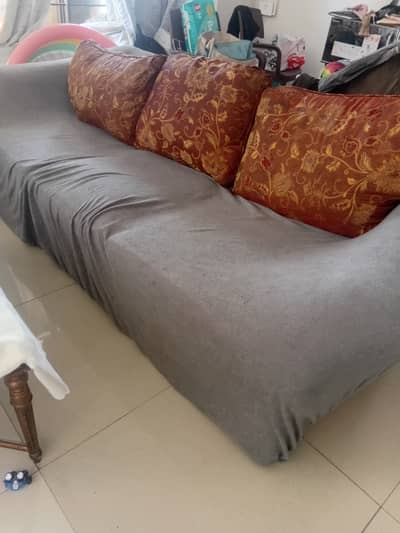 5 seater sofa set Rs. 32,000