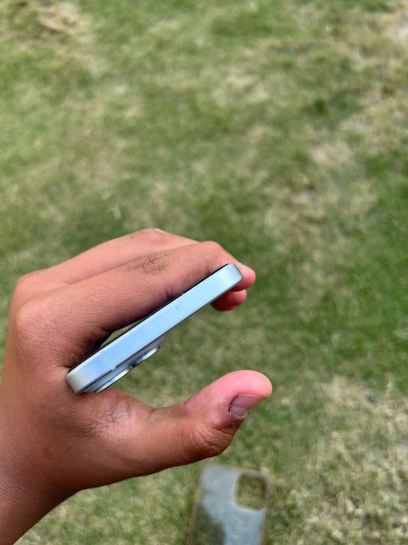 iPhone 15 2
