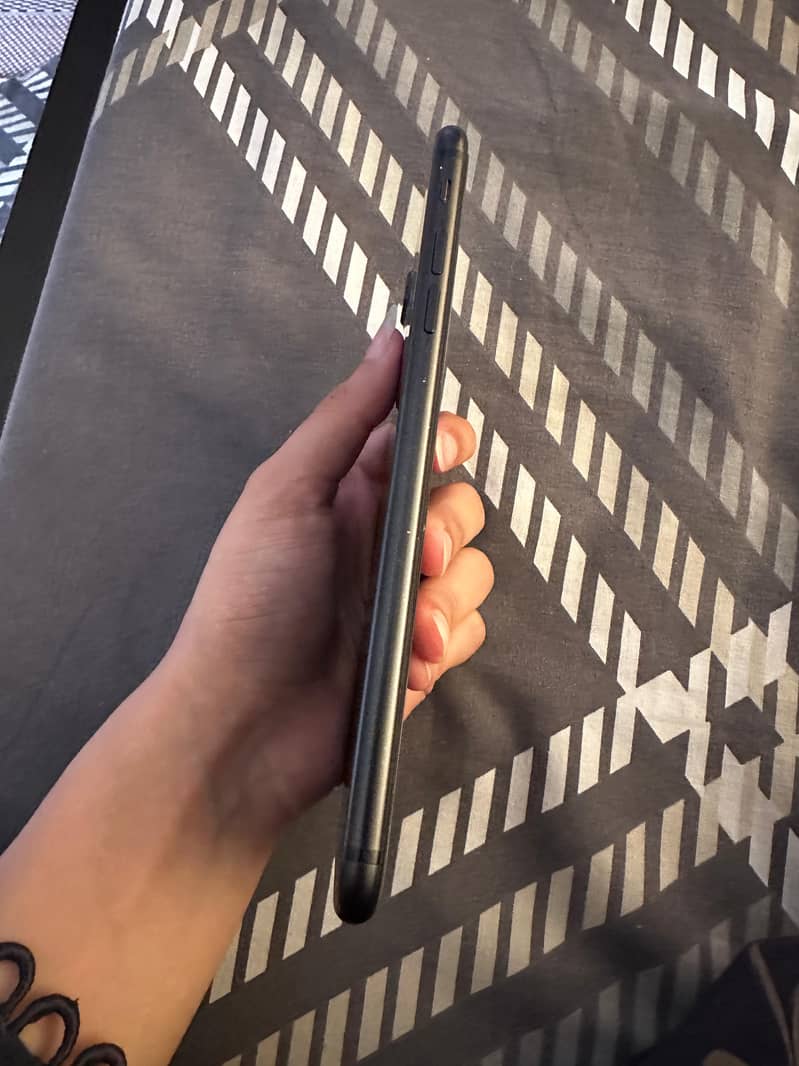 Apple iPhone 7 Plus 5