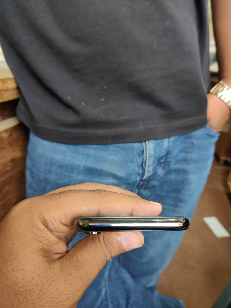 Apple iPhone X 12