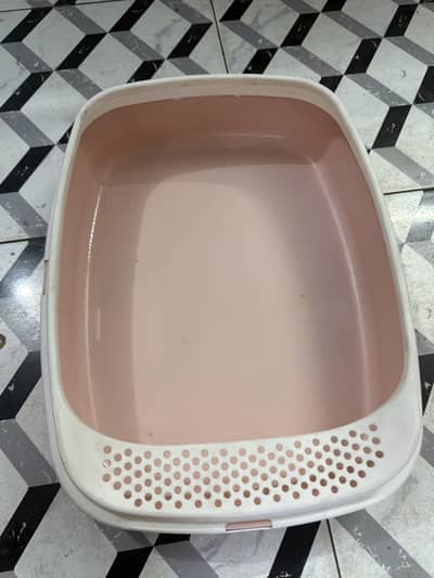 Litter boxes and scoop