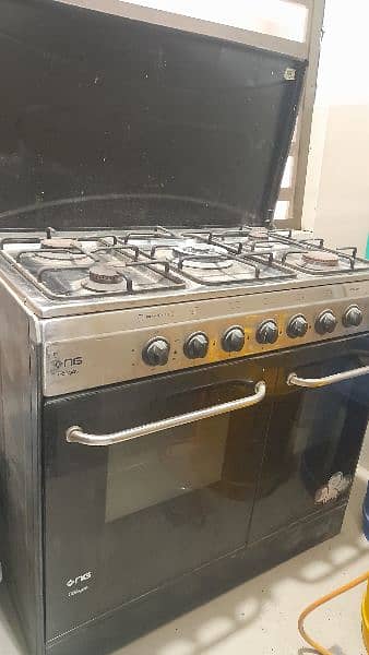 just 2 years used nas gas microwave ovan