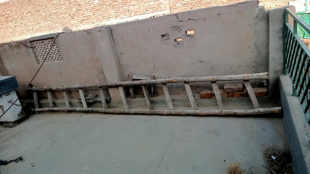 لکڑی کی سیڑھی 1
