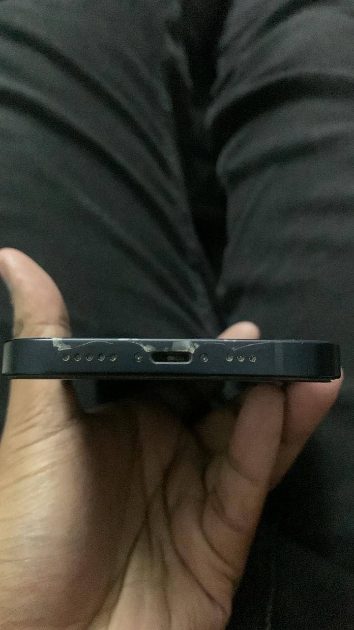 Apple iPhone 12 4