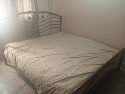 metal double bed