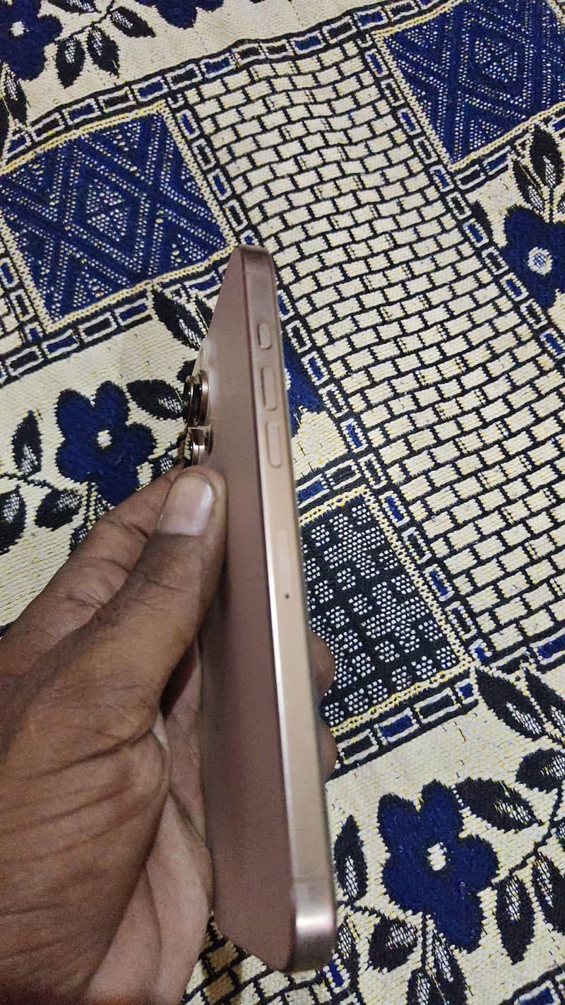 Apple iPhone 16 Pro Max 2