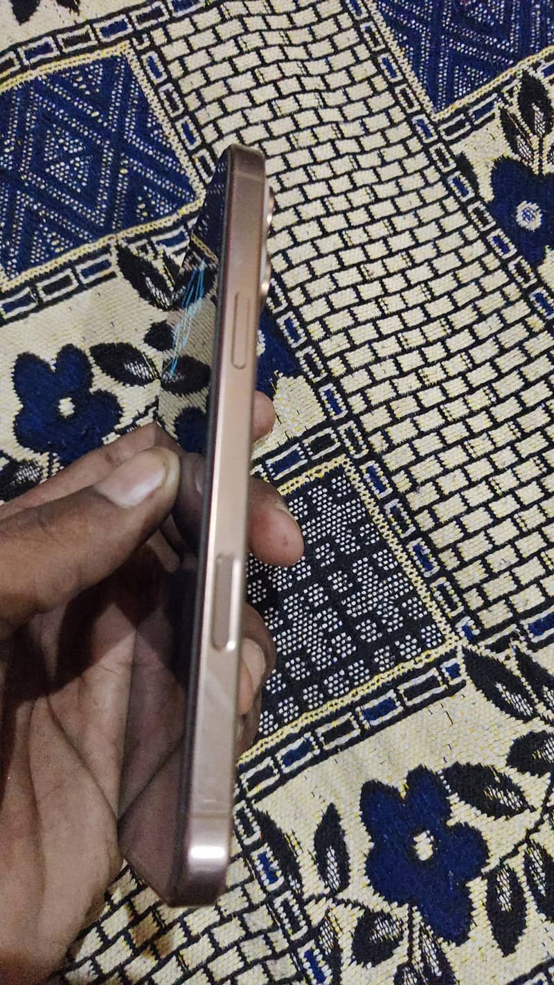 Apple iPhone 16 Pro Max 3
