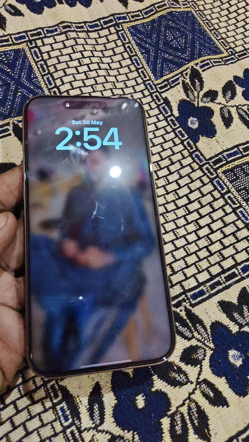 Apple iPhone 16 Pro Max 4