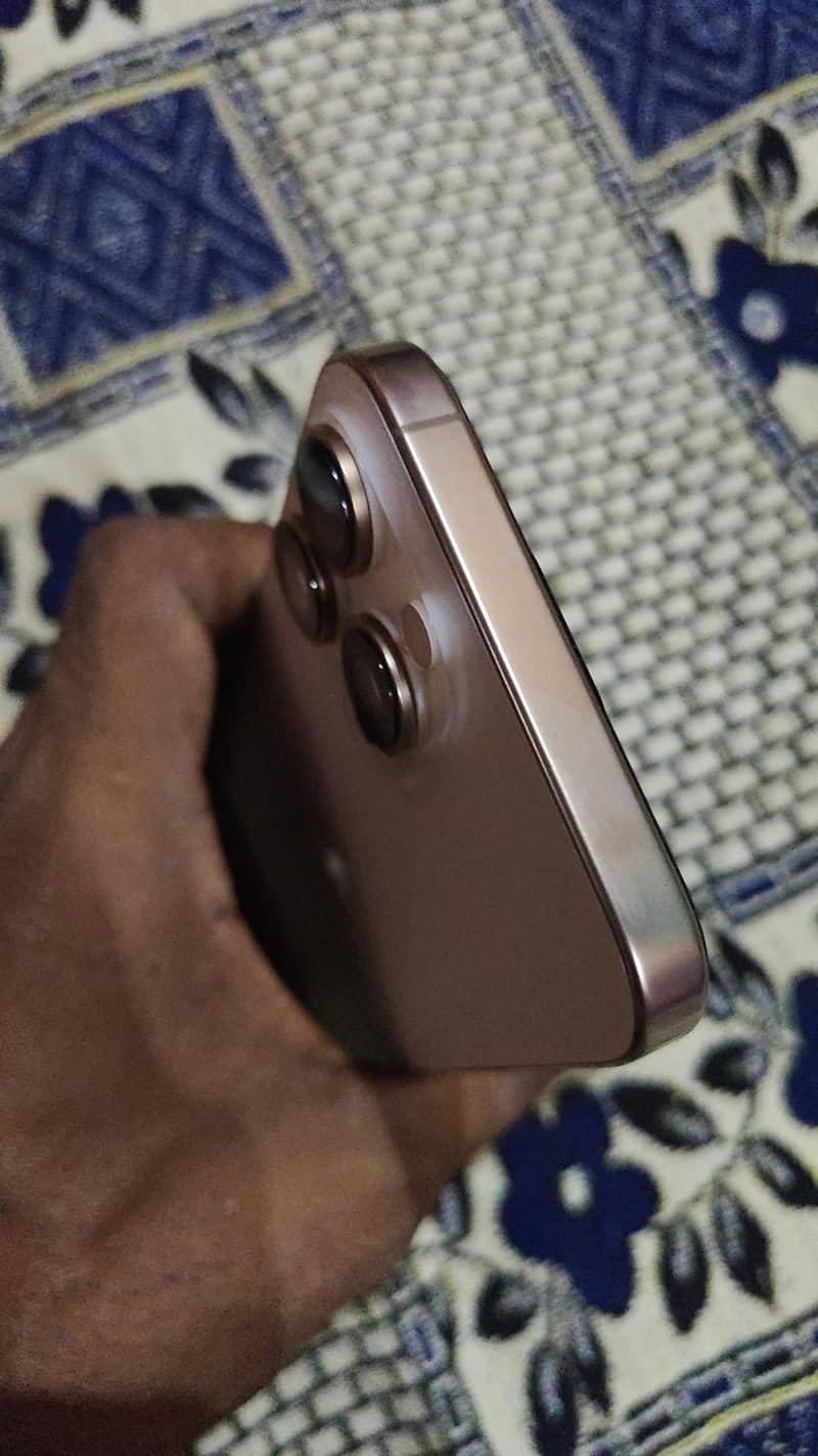 Apple iPhone 16 Pro Max 7