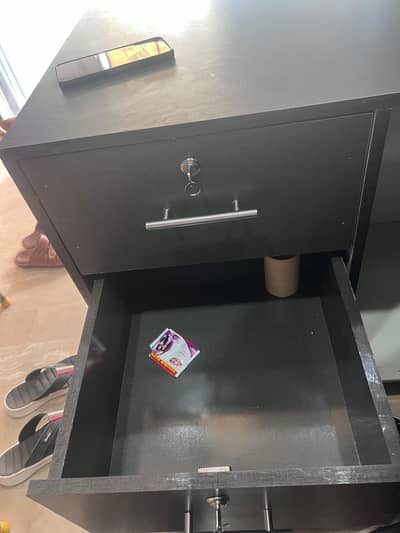 table and mini almari. . . brand new Condition