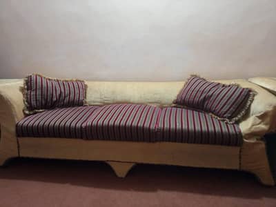 5 seater Sofa set Available For Sale Condition ok hai