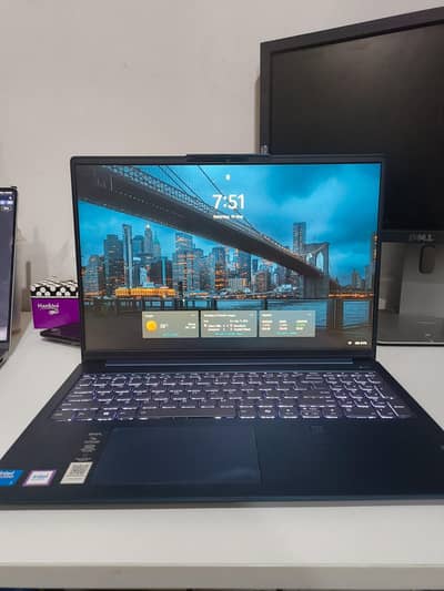 Lenovo IdeaPad Slim 5 Core 7 150U - 16/1TB - 15.6"- Like New - Paklap