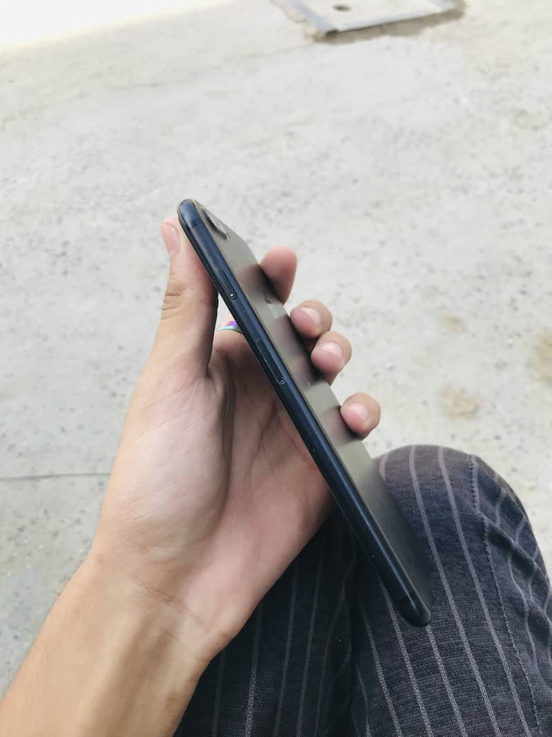 Apple iPhone 7 Plus 0