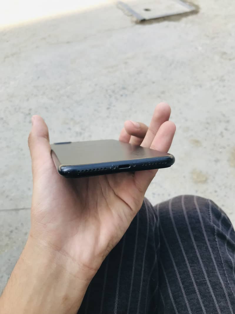 Apple iPhone 7 Plus 1